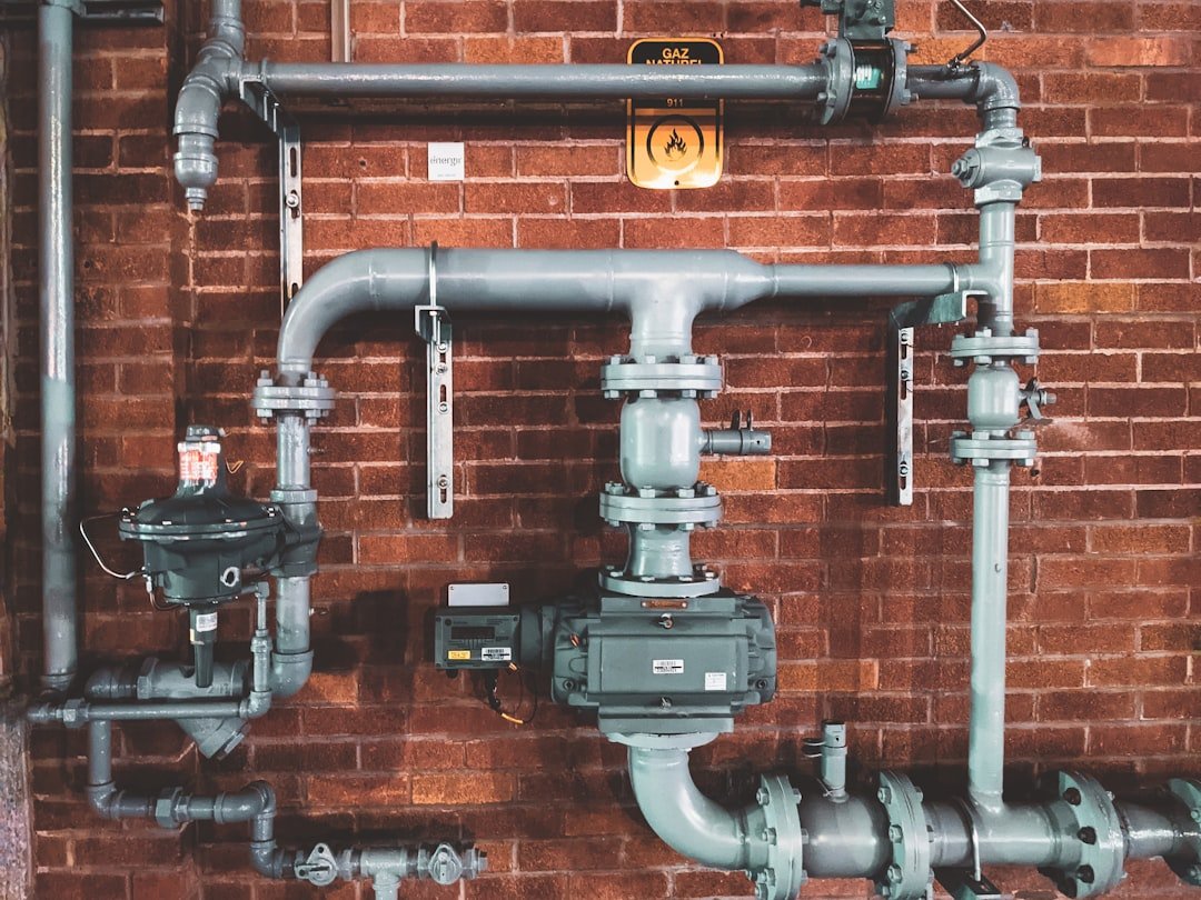 Basement water pump and plumbing for sump pump backup planning