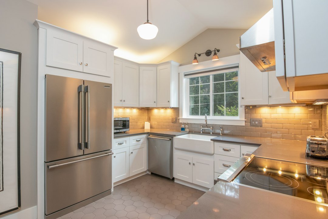 Kitchen refrigerator for outage backup planning
